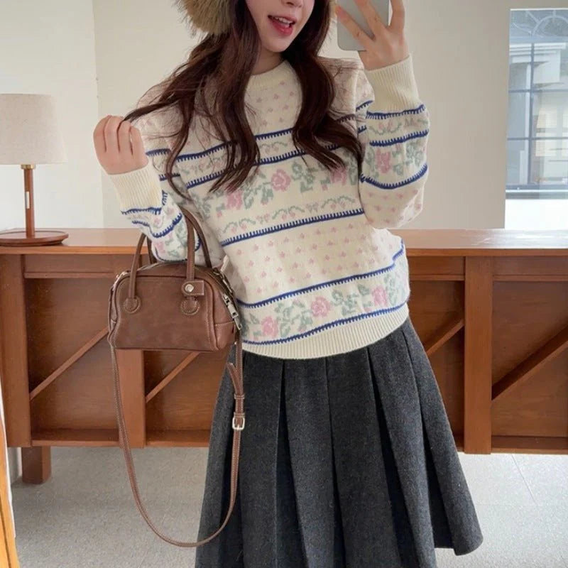 Round-Neck Rose Jacquard Knit Sweater Loose-Fit Pullover