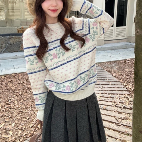 Round-Neck Rose Jacquard Knit Sweater Loose-Fit Pullover